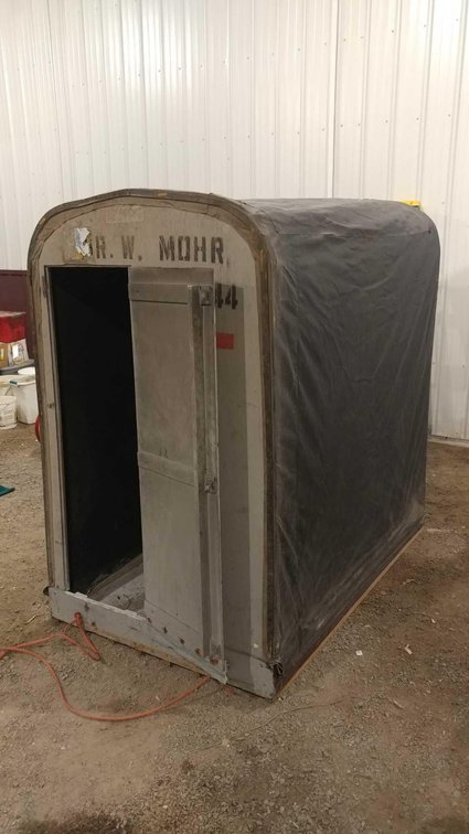 PORTABLE FISH HOUSE (ITEM AT ZIELSDORF AUCTIONS)