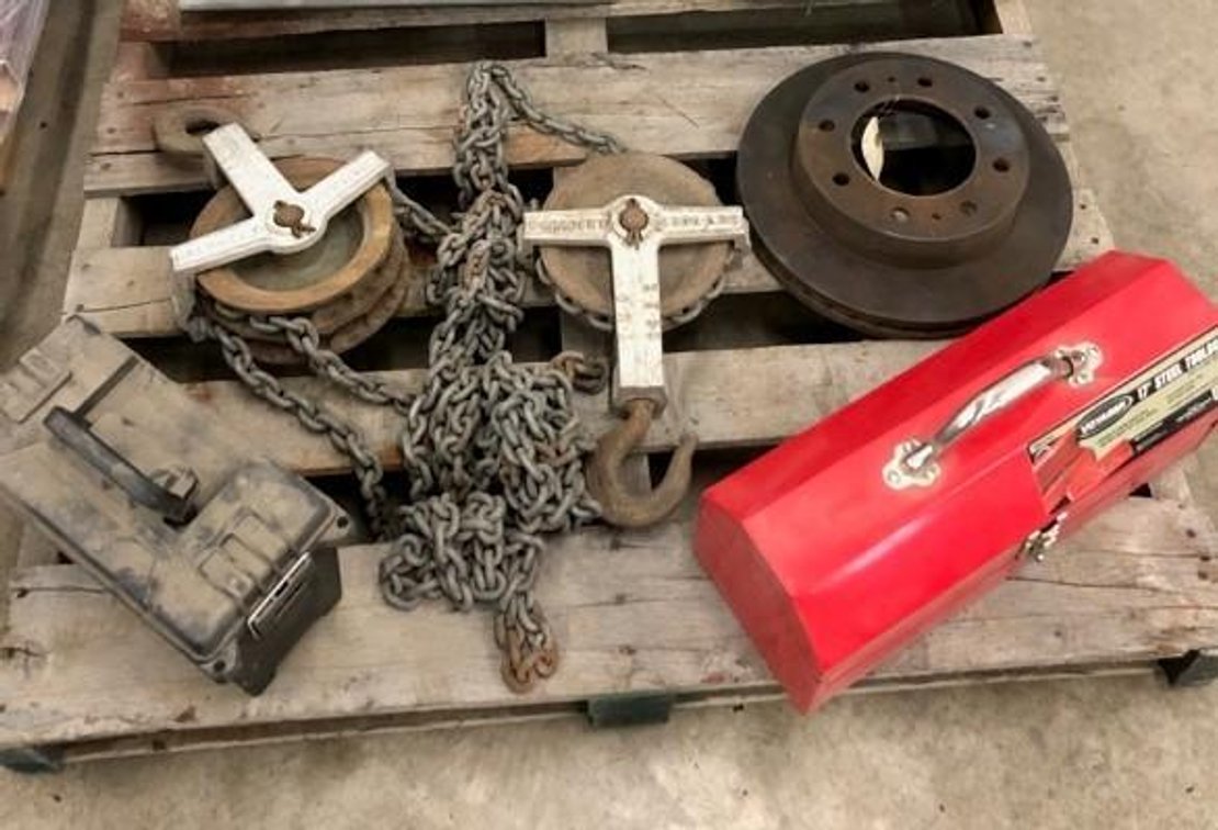 PALLET OF MISC. LIGHTS, 2000# CHAIN HOIST, TIRE INFLATION/GAUGE, TOOL BOXES (ITEM AT ZIELSDORF AUCTI