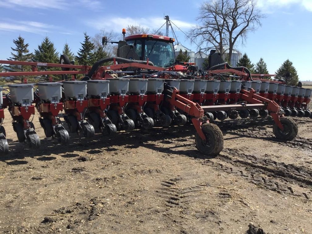 24 ROW 22" MOORE BUILT STACKER BAR ALL REBUILT WITH NEW PARTS 3 YEARS AGO, DELTA FORCE, WAVE VISION 