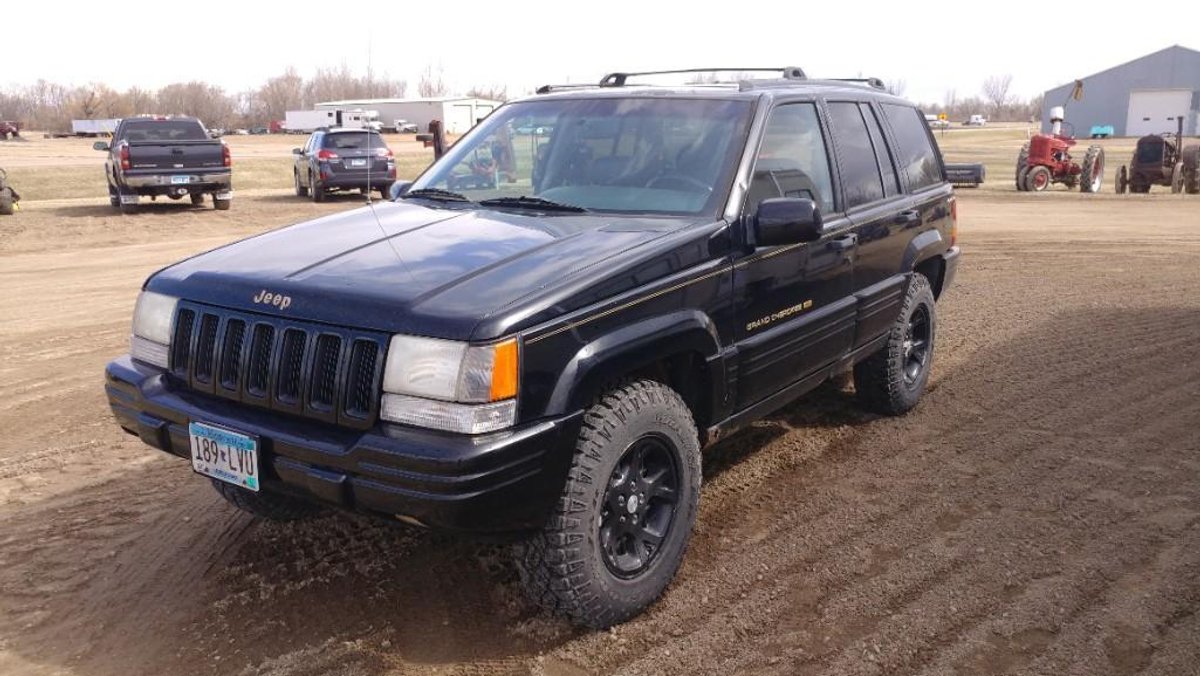 1996 JEEP GRAND CHEROKEE LIMITED 221,421 MILES, 5.2 V8, LESS THAN 1000 MILES ON REBUILT TRANSMISSION
