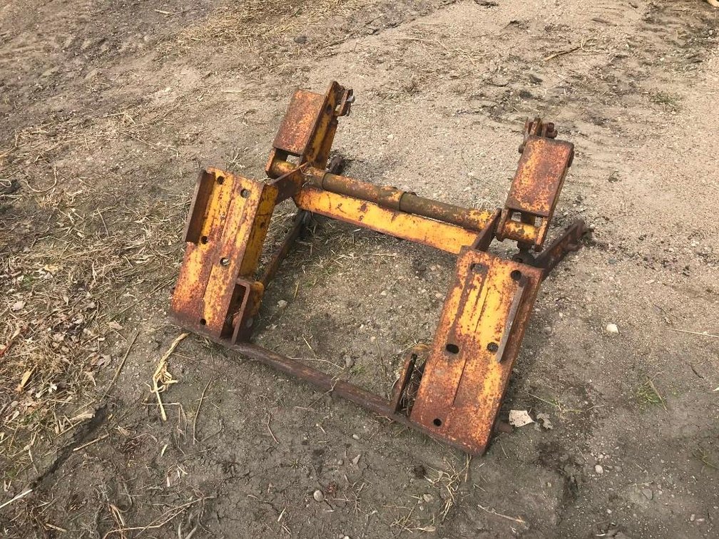 QUICK HITCH 3PT FOR IH M-560&nbsp;(FOR MORE INFO AND LOCATION CALL PETE @ 320-815-2619)