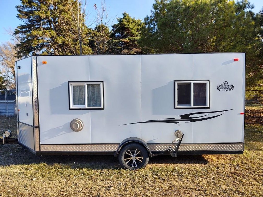 2018 PERFORMANCE ENGINEERING 6'X14' FISH HOUSE SINGLE AXLE, LIKE NEW, ALLOY RIMS,2 BURNER COOKTOP, R
