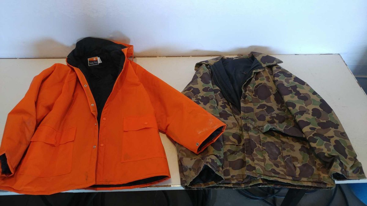 MENS XL BLAZE ORANGE RAIN COAT AND MENS XL FLOTATION COAT (ITEM AT ZIELSDORF AUCTIONS)