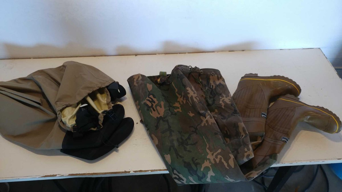 MENS SIZE 12 CAMO CHEST WADERS AND MENS XL WADER INSERT (ITEM AT ZIELSDORF AUCTIONS)