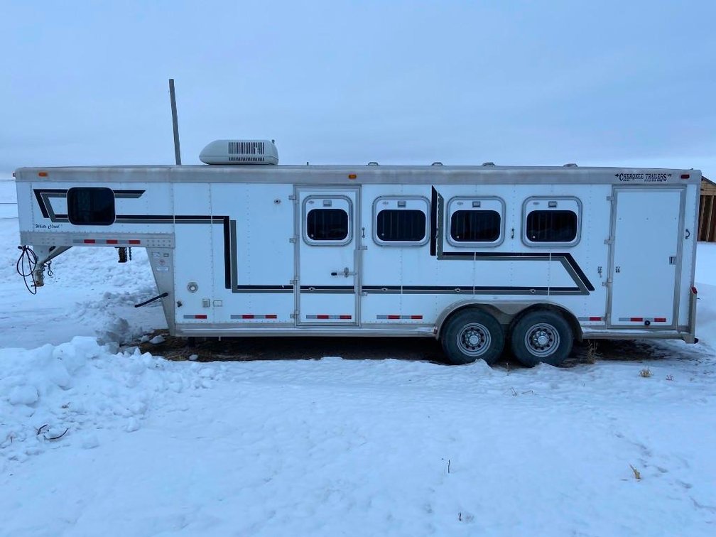 2003 CHEROKEE WHITE CLOUD 4 HORSE, STUD GATE, SIDE TACK, CAMPER SECTION HAS 4FT BENCH, 