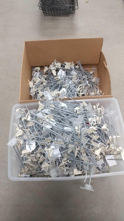 ASSORTMENT OF PEGBOARD HOOKS (6" & 8")