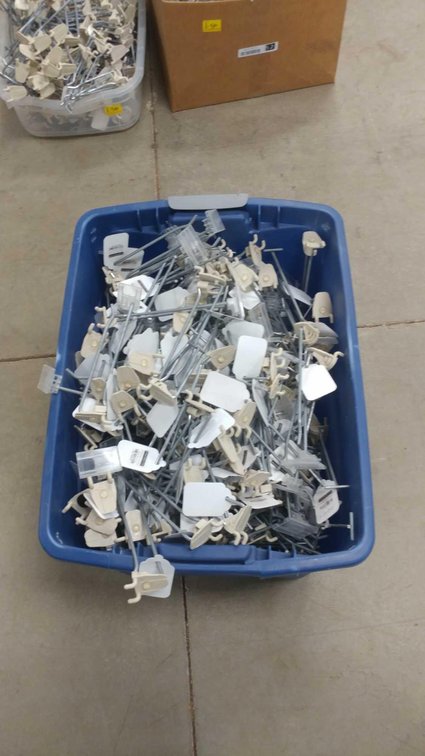 ASSORTMENT OF PEGBOARD HOOKS (6" & 8")