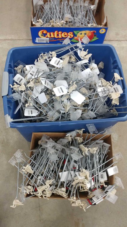 ASSORTMENT OF PEGBOARD HOOKS (6" & 8")