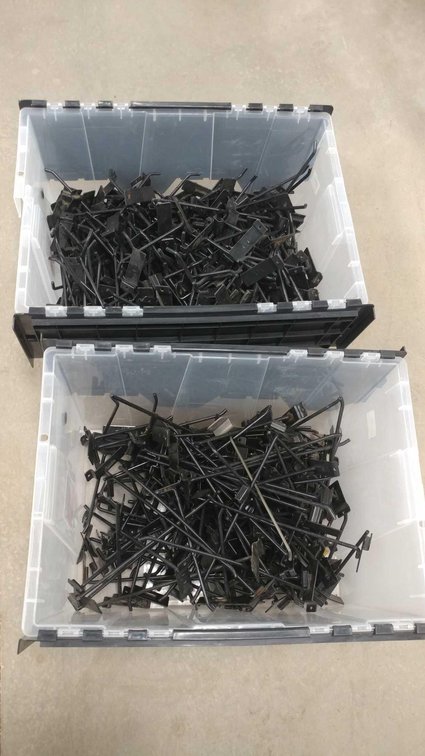 ASSORTMENT OF SLATTED WALL HANGERS (VARIOUS LENGTHS)