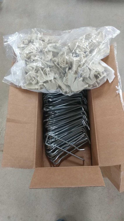 NEW 4" PEGBOARD HANGERS (800 COUNT)
