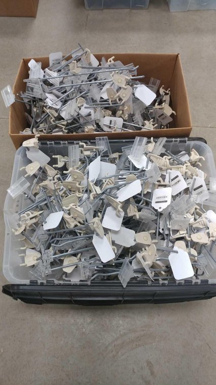 ASSORTMENT OF PEGBOARD HOOKS (6" & 8")