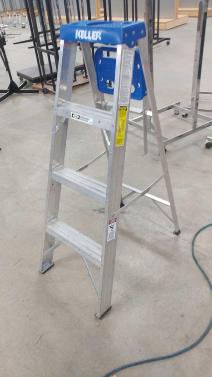 KELLER 4' ALUMINUM STEP LADDER