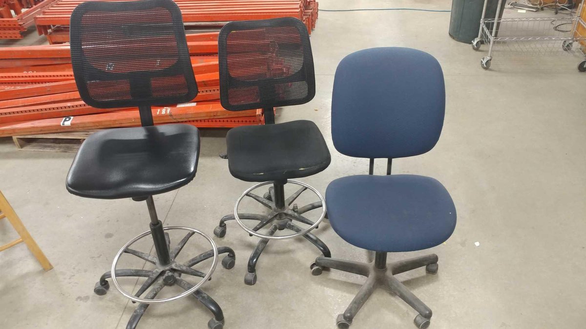 (3) ROLLING ADJUSTABLE OFFICE CHAIRS 