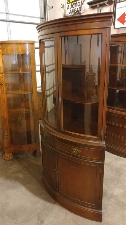 WOODEN CORNER HUTCH W/GLASS DOORS