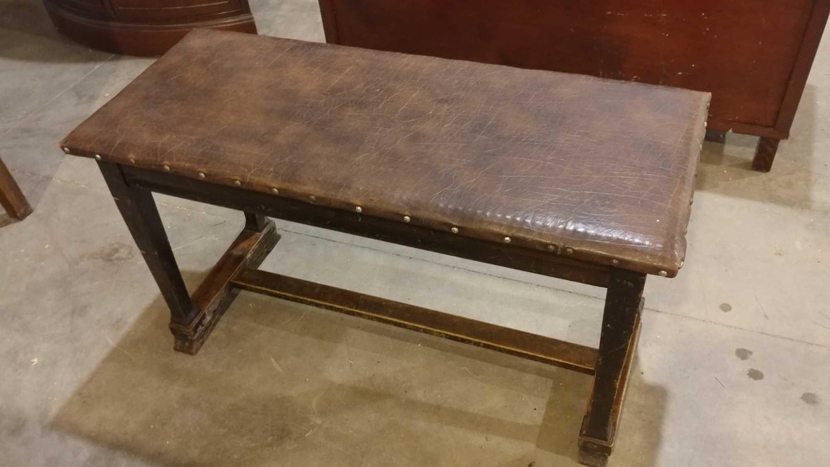 ANTIQUE WOODEN PIANO BENCH W/LEATHER INLAY