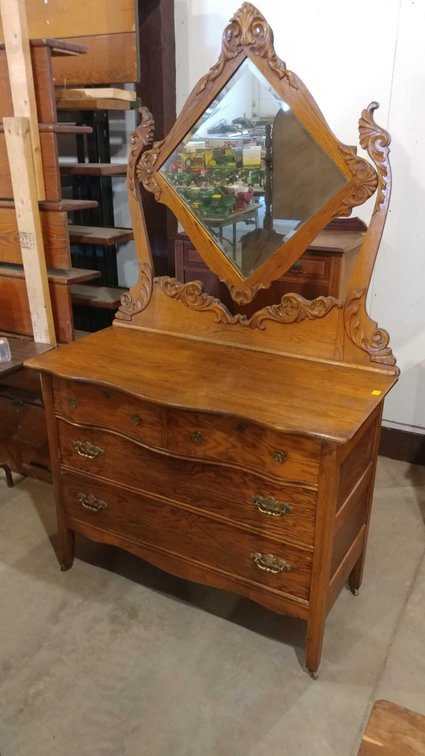 ANTIQUE 4-DRAWER DRESSER W/MIRROR
