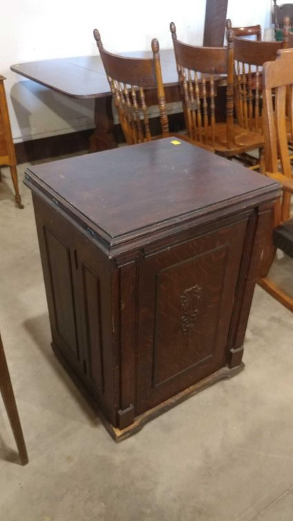 ANTIQUE WOODEN CABINET 