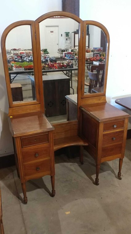 ANTIQUE VANITY DRESSER W/FOLDING MIRRORS