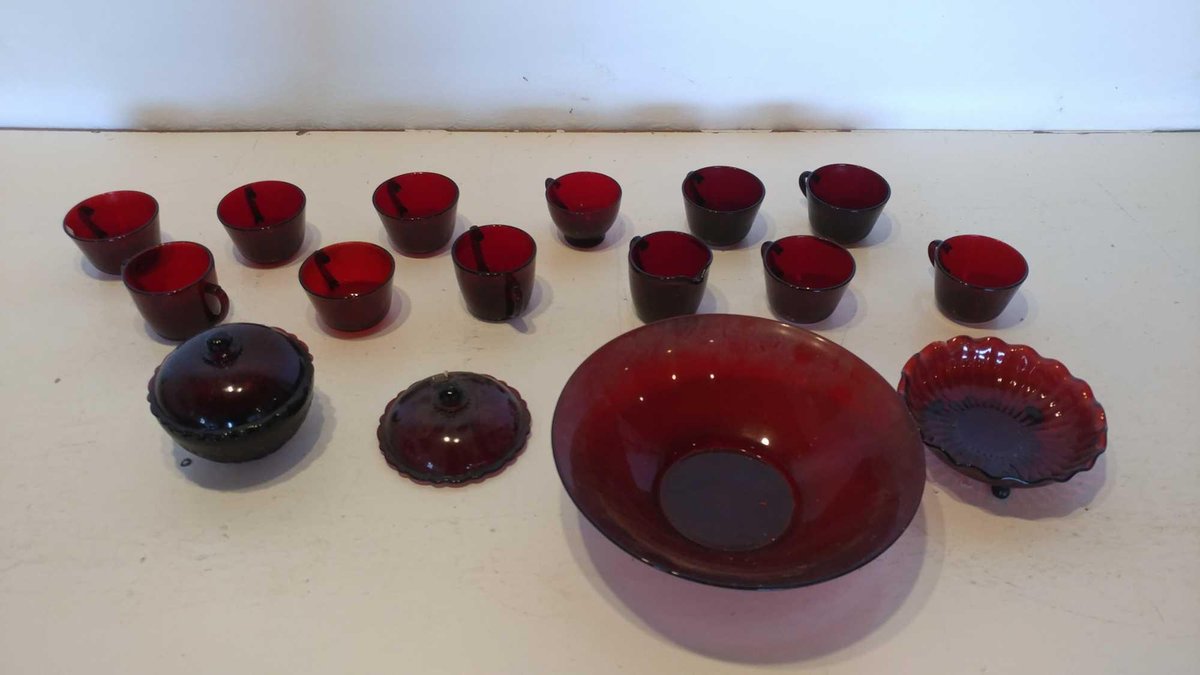 ROYAL RUBY GLASSWARE SET