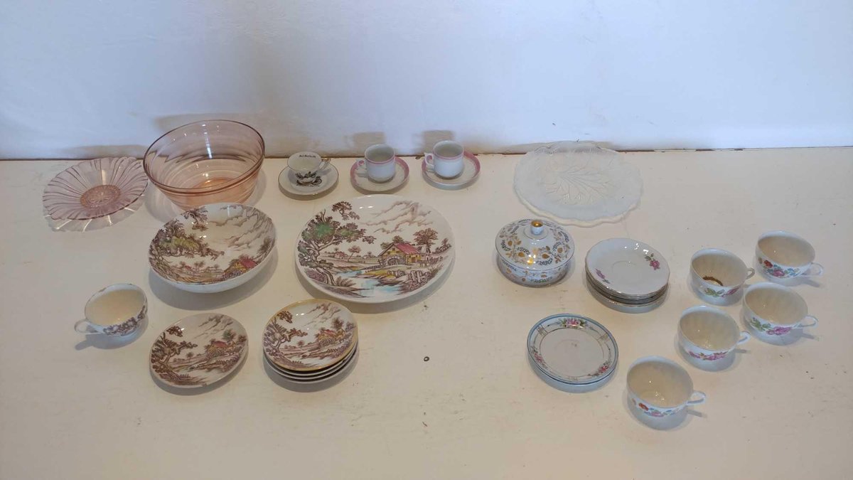 LARGE ASSORTMENT OF TEA CUP & PLATE SETS AND MISC GLASSWARE 