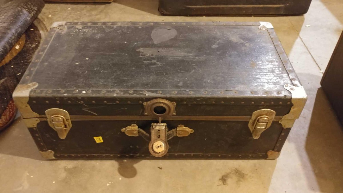 VINTAGE STORAGE TRUNK