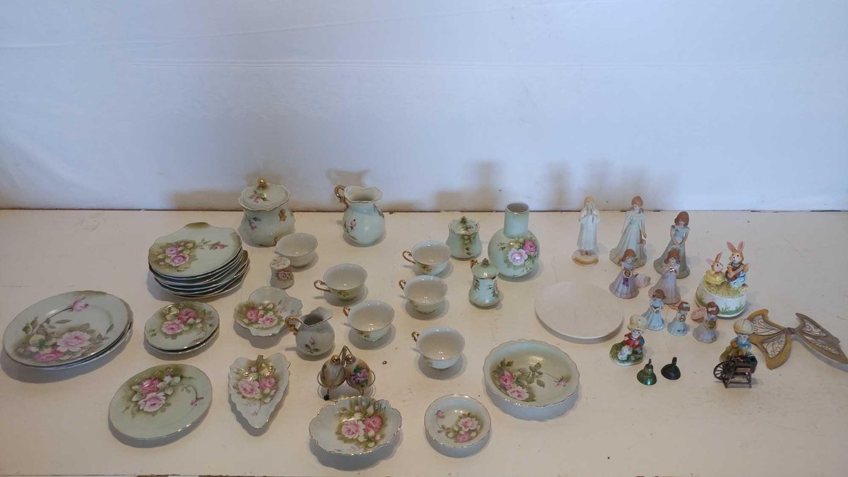 LEFTON CHINA GREEN HERITAGE SET AND DECORATIVE FIGURINES 