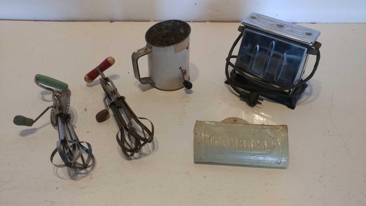 ANTIQUE KITCHEN UTENSILS & TOASTER 