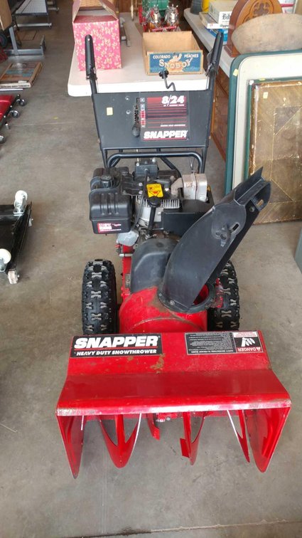 SNAPPER 2-STAGE SNOW BLOWER, 24", 8 HP, ELECTRIC START