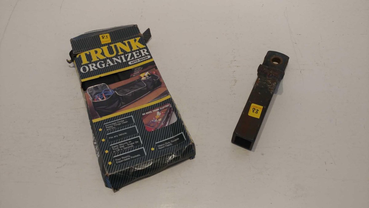 1 1/2" RECEIVER HITCH AND TRUNK ORGANIZER 