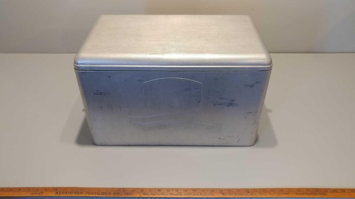 Image for RON & LIZ OVERLANDER ESTATE ONLINE ONLY AUCTION