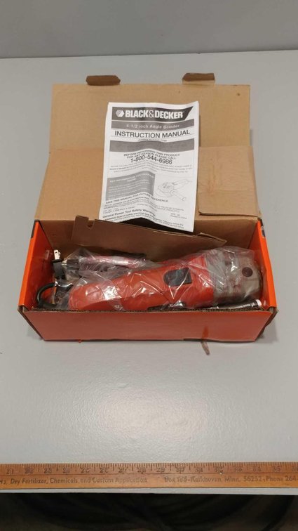 (NEW) BLACK & DECKER 4 1/2" SMALL ANGLE GRINDER (115 MM)