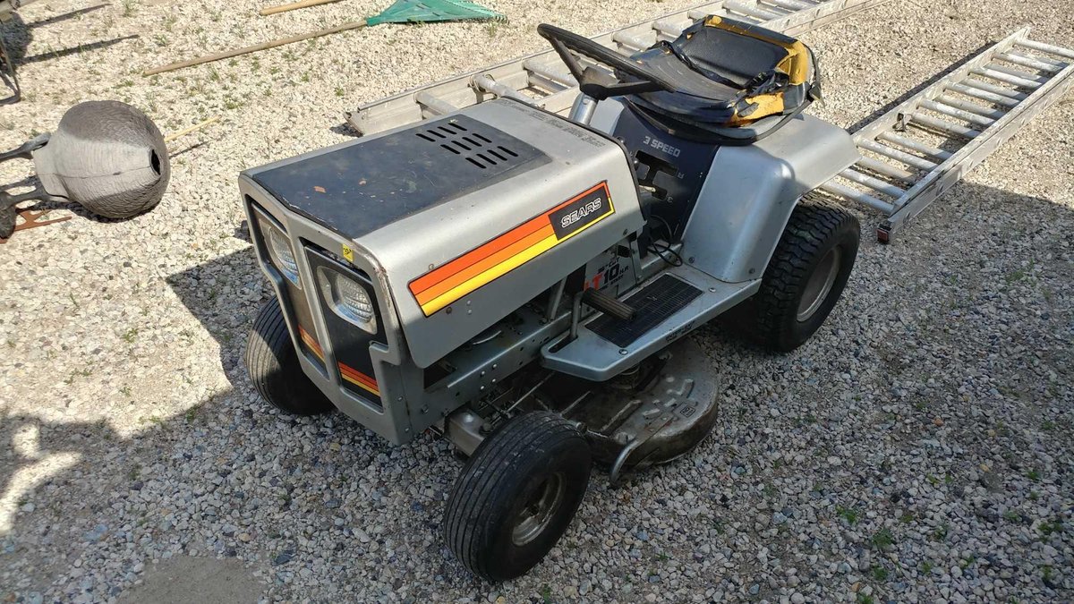 SEARS LT 3-SPEED, 10 HP RIDING LAWN MOWER w/36" DECK