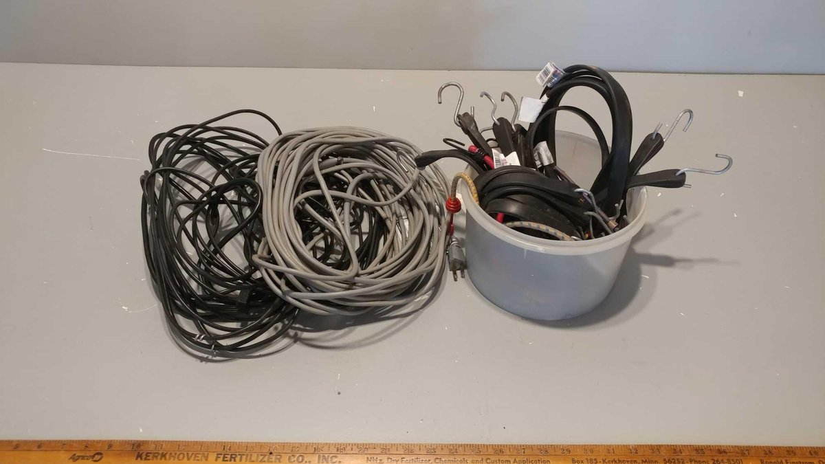 ASSORTMENT OF BUNGEE CORDS and DE-ICING CABLES & CORDS