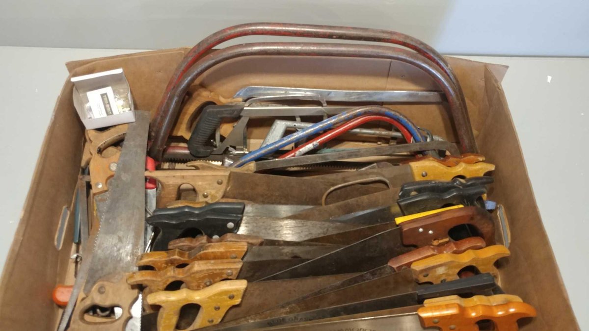 LARGE ASSORTMENT OF HAND SAWS