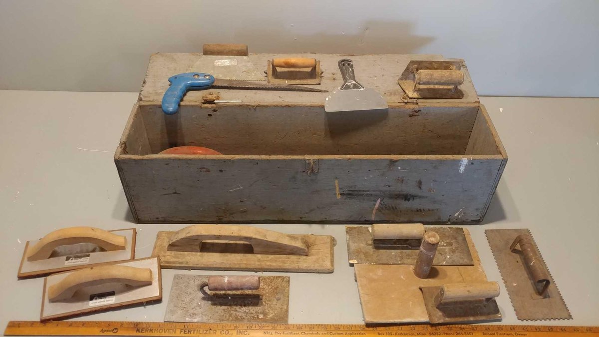ASSORTMENT OF CONCRETE TOOLS