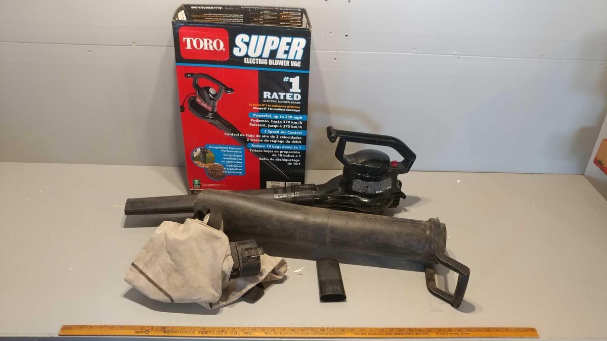 TORO SUPER ELECTRIC BLOWER VAC (7.4 LBS, 12 AMPS)