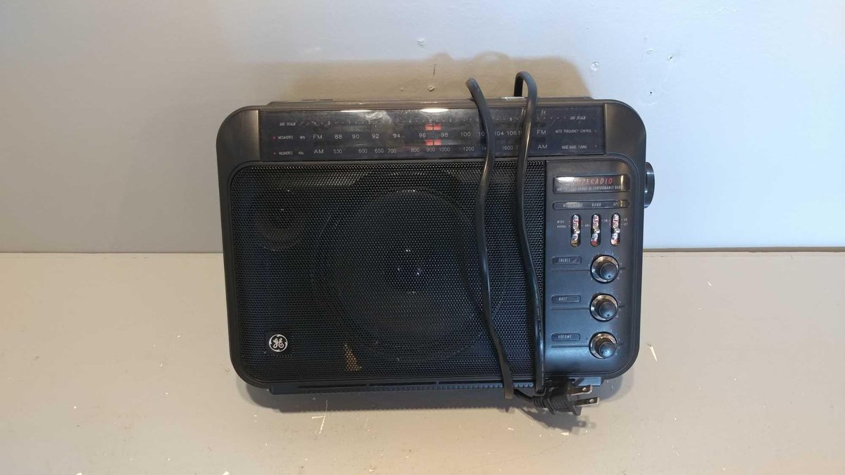 GE AM/FM RADIO