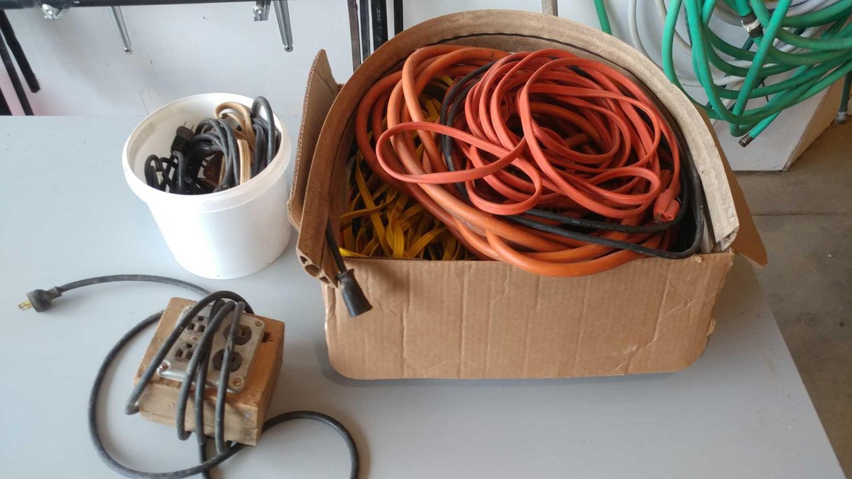 LARGE ASSORTMENT OF EXTENSION CORDS (VARIOUS LENGTHS & GAUGES)