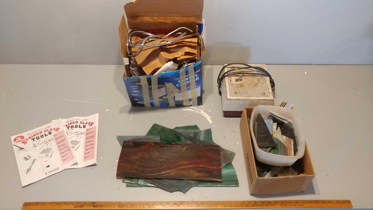 LARGE ASSORTMENT OF STAINED GLASS TOOLS