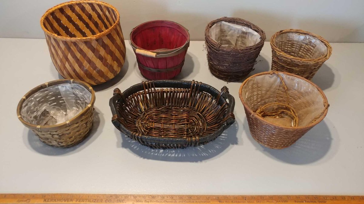 ASSORTMENT OF WICKER BASKETS