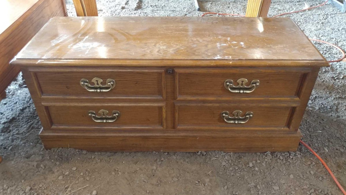 ATHEN'S FURNITURE CEDAR CHEST w/CHILD LOCK (18" x 44" x 16")