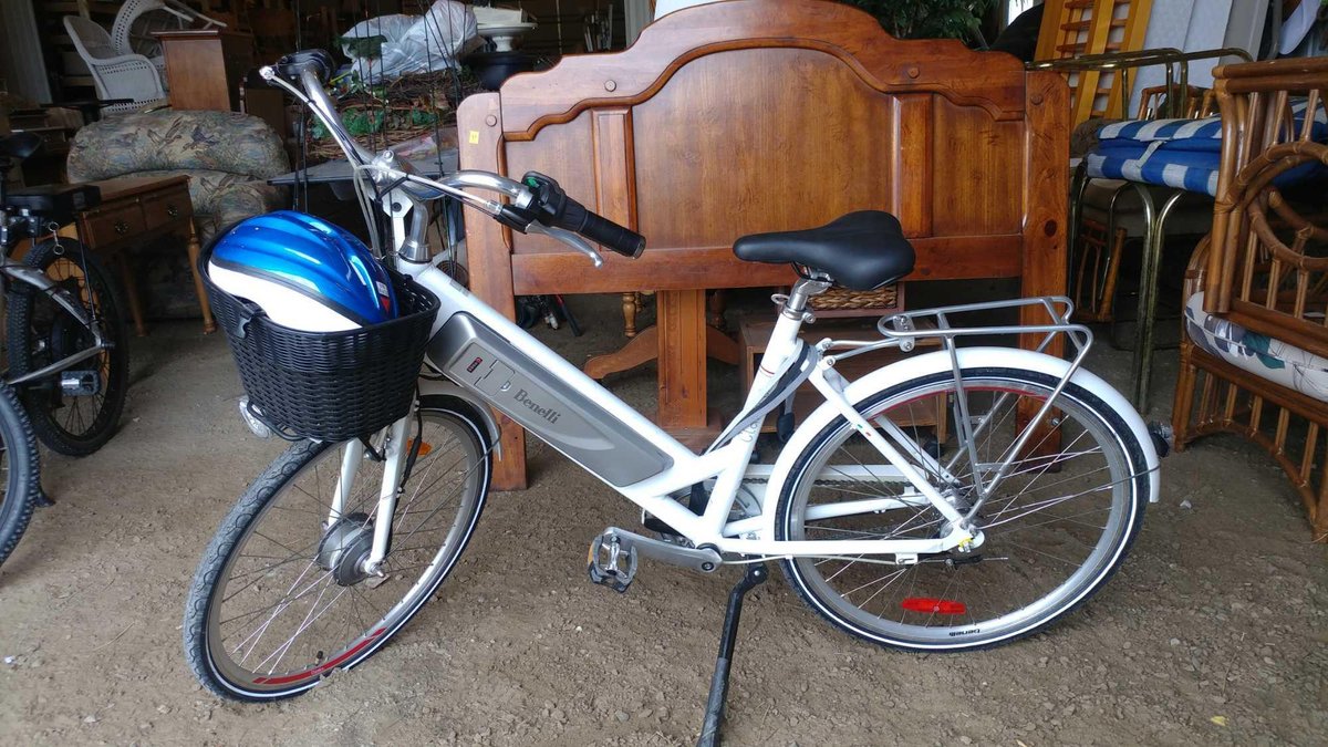 BENELLI CLASSICA26 E-BIKE (15.5 MPH w/PEDAL ASSIST; 45 Mi BATTERY RANGE; 4-6 HR CHARGE TIME)