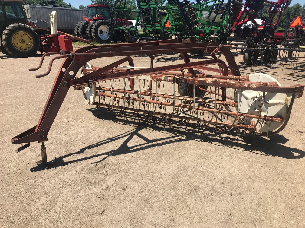 INTERNATIONAL SIDE DELIVERY RAKE (ITEM AT ZIELSDORF AUCTIONS)