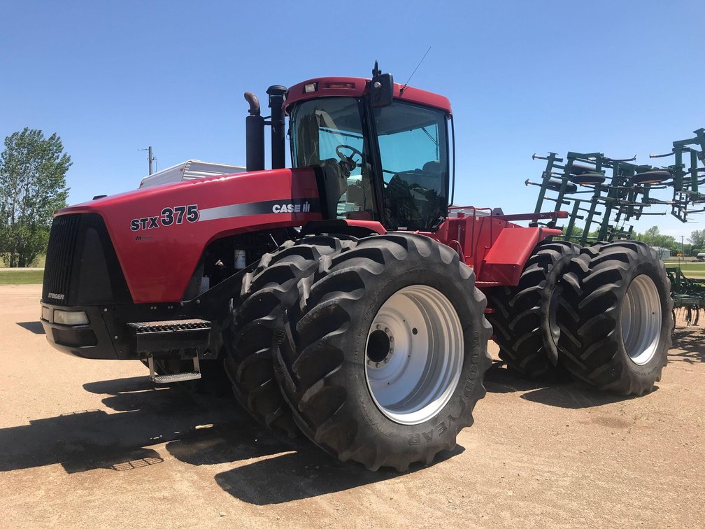 2002 CASE IH STX375 4,799 HRS, POWER SHIFT, DELUXE CAB, CLOTH SEATS, 4 HYD, AM/FM, RADAR, 710/70R45 