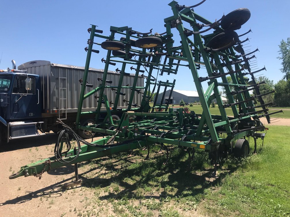 JOHN DEERE 980 42' FIELD CULTIVATOR (ITEM AT ZIELSDORF AUCTIONS)