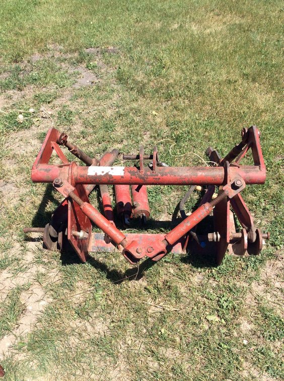 3PT FOR 560 FARMALL (ITEM AT ZIELSDORF AUCTIONS)