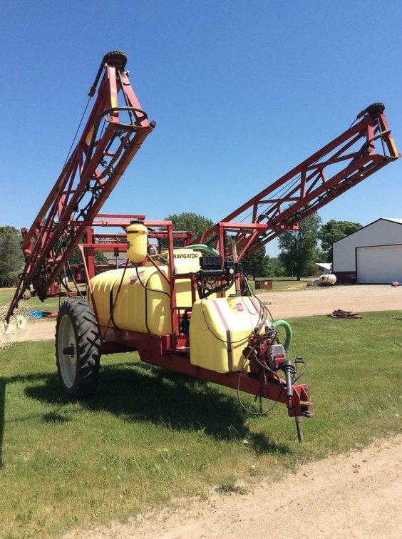HARDI NAVIGATOR 1000, 1000 GAL TANK, 90, BOOMS SET TO 88', HARDI DIAPHRAGM PUMP, SMALL 1000 PTO, 100