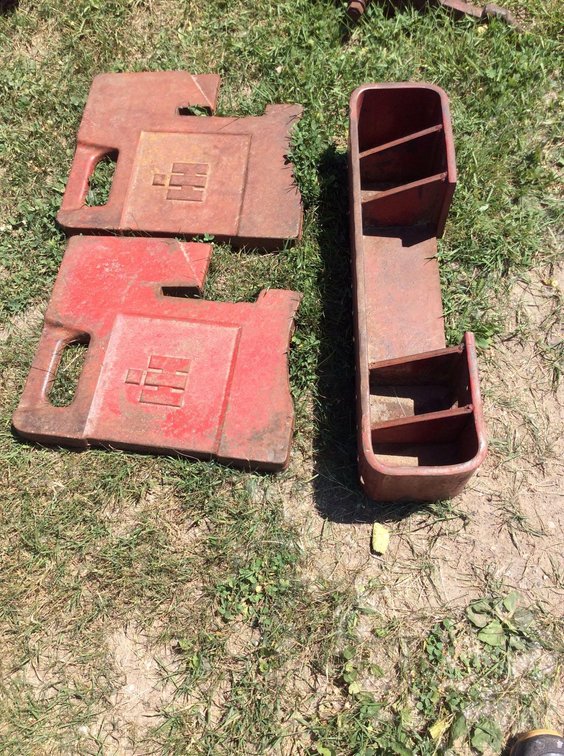 IH WEIGHT BRACKET WITH TWO WEIGHTS (ITEM AT ZIELSDORF AUCTIONS)