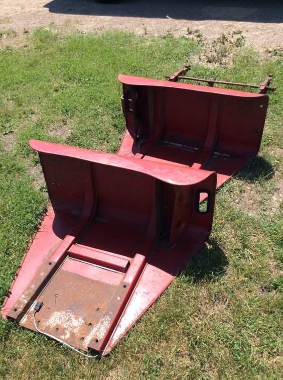 INTERNATIONAL 856 FENDERS (ITEM AT ZIELSDORF AUCTIONS)