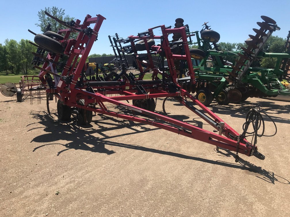 CASE IH PTX 300 24' CHISEL PLOW W/ 3 BAR SUMMERS HARROW, WALKING TANDMS (ITEM AT ZIELSDORF AUCTIONS)